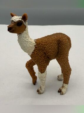 SCHLEICH 13705 Alpaca Cria Foal Baby - RETIRED